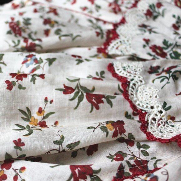 Doen Floral Blouse in Cream and Red - Picture 4 of 11